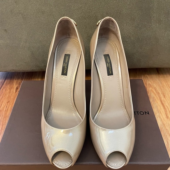 Louis Vuitton Heels - Picture 15 of 15